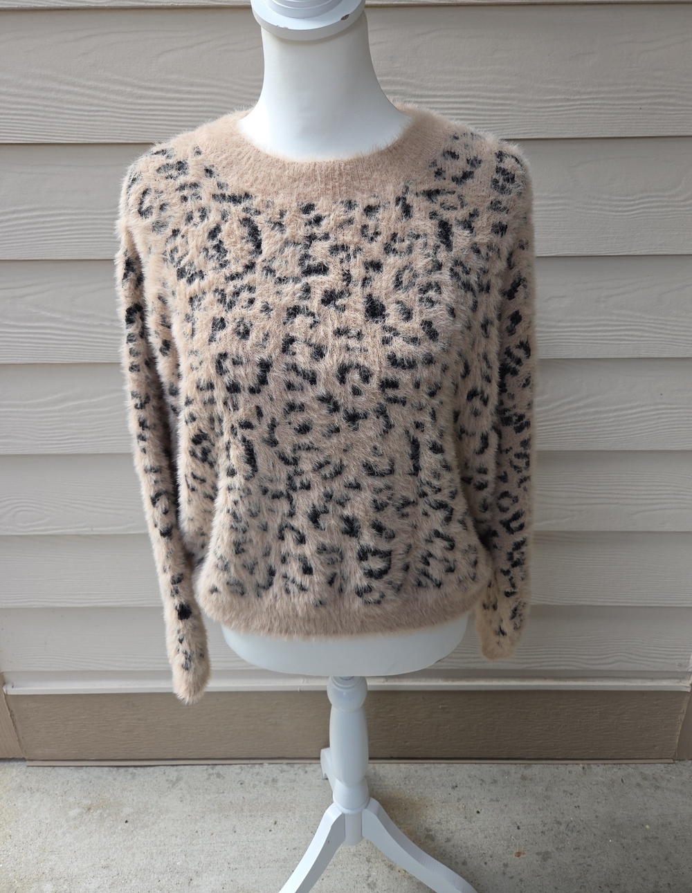 Mi Ami Leopard Print Fuzzy Sweater – Beige & Black – Size Small
